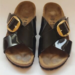 Birkenstock Women's  Big Buckle sandals in a black patent Leather  Sz 6 EU 36